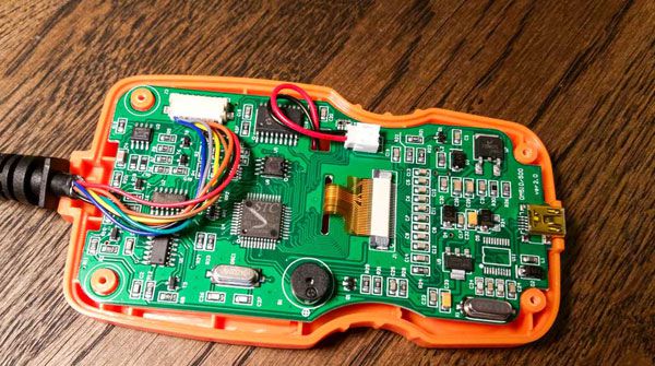 OM123-OBDII-EOBD-code-reader-PCB